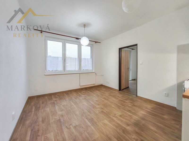 Pronájem byt 2+kk s balkónem, 42 m2, České Budějovice, ul. J.Opletala