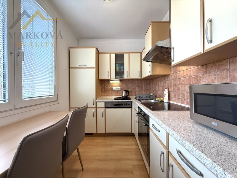 Pronájem, byt 2+1 s balkonem, České Budějovice, ul. Jar. Haška