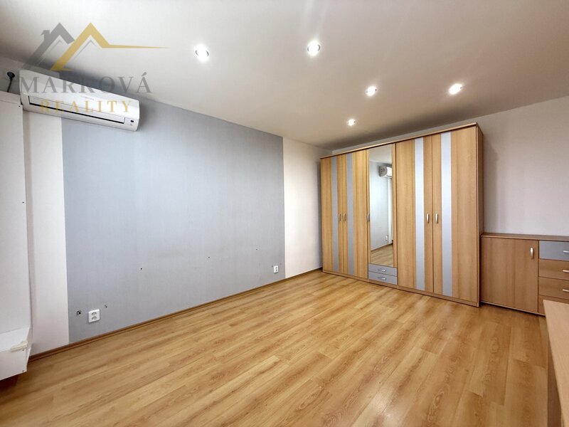 Pronájem, byt 2+1 s balkonem, České Budějovice, ul. Jar. Haška