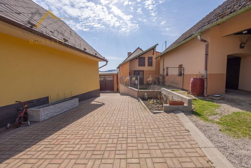 Prostorný rodinný dům po rekonstrukci (2019) 6+kk, 189 m², pozemek  1974 m²