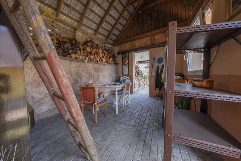 Prostorný rodinný dům po rekonstrukci (2019) 6+kk, 189 m², pozemek  1974 m²