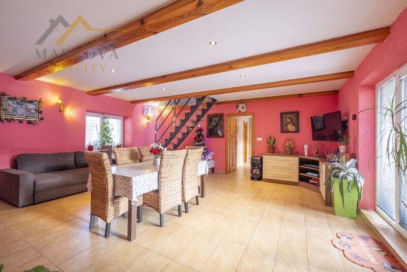 Prostorný rodinný dům po rekonstrukci (2019) 6+kk, 189 m², pozemek  1974 m²