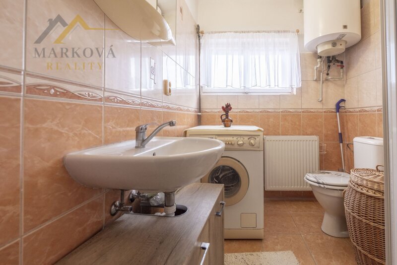 Pronájem, dvě bytové jednotky v rodinném domě, České Budějovice, Nemanice