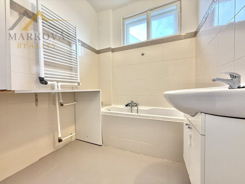 Pronájem, dvě bytové jednotky v rodinném domě, České Budějovice, Nemanice