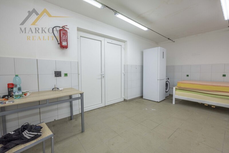 Rodinný dům s dílnou, stodolou a velkou zahradou, Žárovná, Šumava