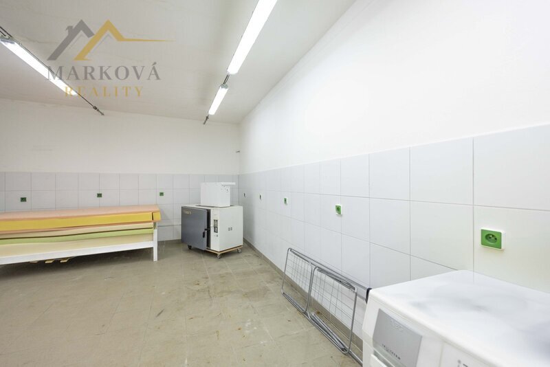 Rodinný dům s dílnou, stodolou a velkou zahradou, Žárovná, Šumava