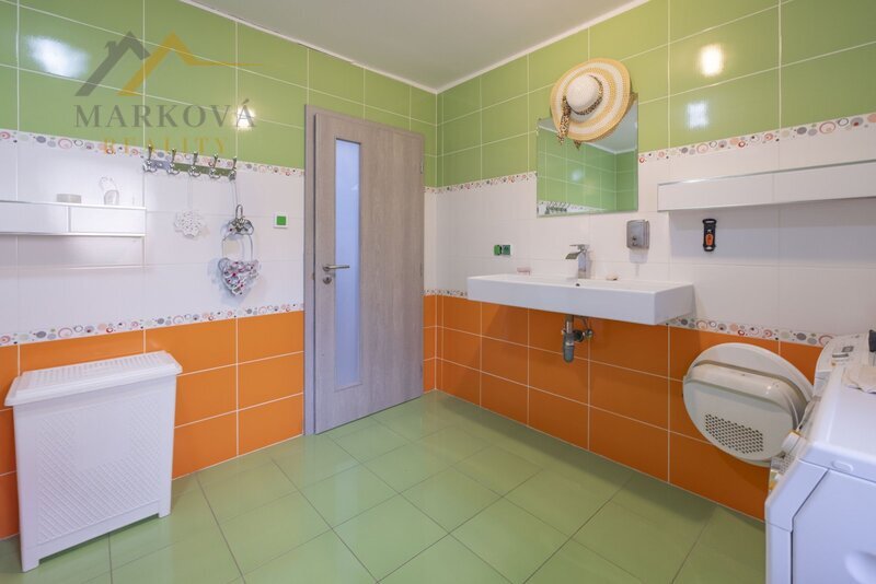 Rodinný dům s dílnou, stodolou a velkou zahradou, Žárovná, Šumava