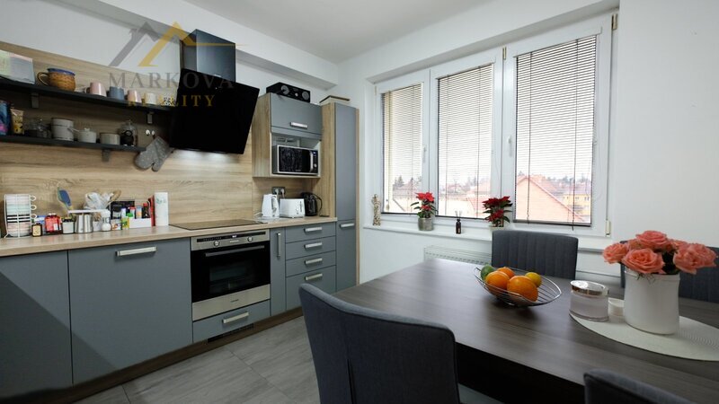 Prodej, byt 4+1 s balkonem, garáží a podílem na zahradě, 119 m², České Budějovice, Karla Tomana