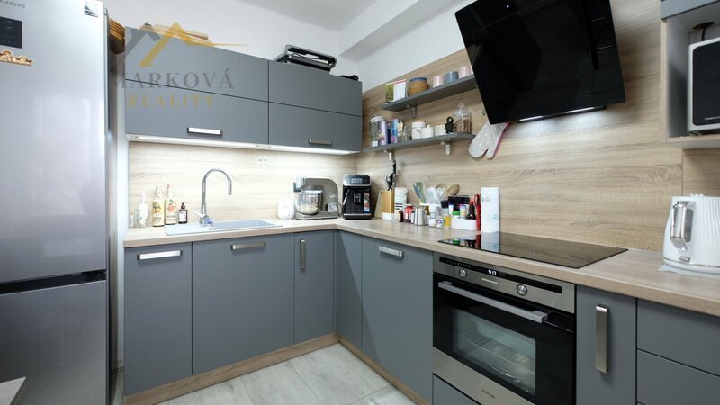 Prodej, byt 4+1 s balkonem, garáží a podílem na zahradě, 119 m², České Budějovice, Karla Tomana