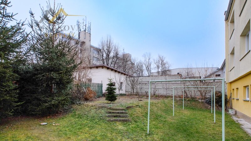 Prodej, byt 4+1 s balkonem, garáží a podílem na zahradě, 119 m², České Budějovice, Karla Tomana