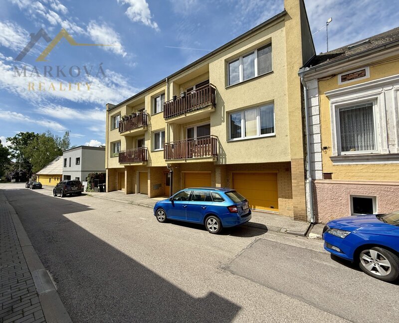 Prodej, byt 4+1 s balkonem, garáží a podílem na zahradě, 119 m², České Budějovice, Karla Tomana