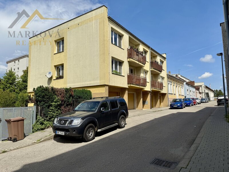 Prodej, byt 4+1 s balkonem, garáží a podílem na zahradě, 119 m², České Budějovice, Karla Tomana