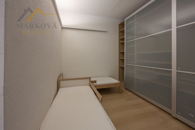 Pronájem 1+1 po rekonstrukci s terasou a předzahrádkou, Netolice