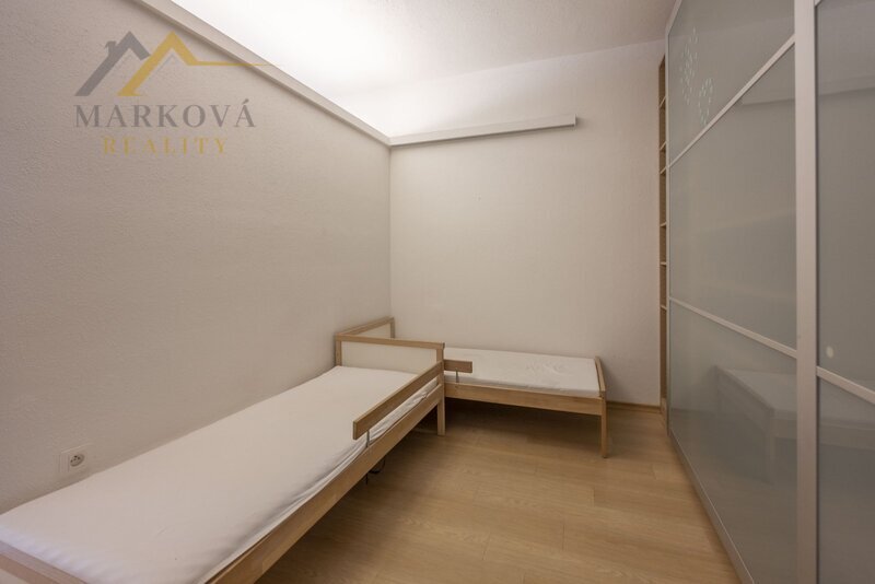 Pronájem 1+1 po rekonstrukci s terasou a předzahrádkou, Netolice