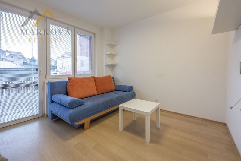 Pronájem 1+1 po rekonstrukci s terasou a předzahrádkou, Netolice