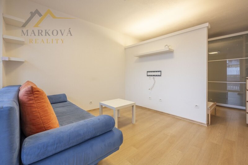 Pronájem 1+1 po rekonstrukci s terasou a předzahrádkou, Netolice