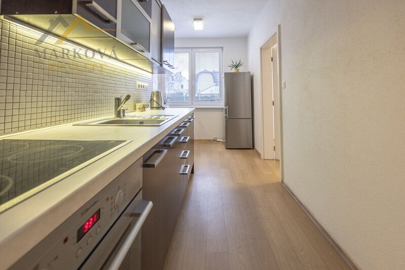 Pronájem 1+1 po rekonstrukci s terasou a předzahrádkou, Netolice