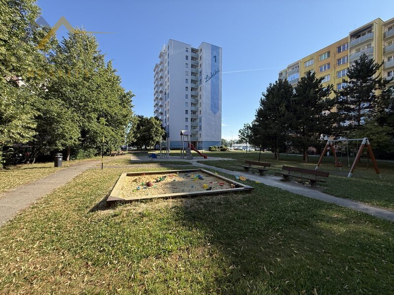 Pronájem světlého bytu 3+1 s prostorným balkonem, České Budějovice – sídliště Vltava