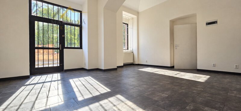 Pronájem komerčního prostoru 30,4 m², Praha, Smíchov