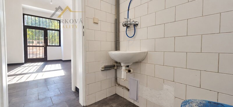 Pronájem komerčního prostoru 30,4 m², Praha, Smíchov