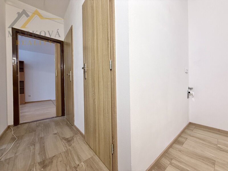 Pronájem, byt 2kk s lodžií, 40 m2, Týn nad Vltavou, ul. nám. Mládeže