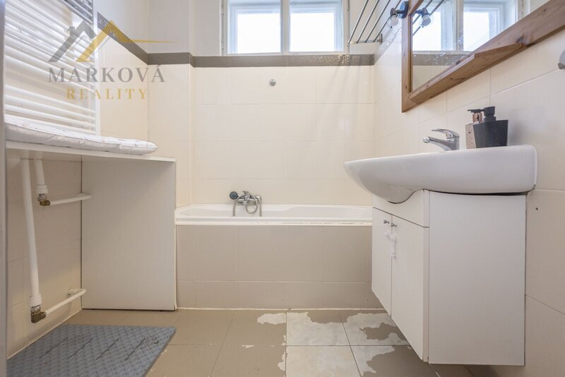 Prodej, rodinný dům se zahradou / stavebním pozemkem, 3.233 m², České Budějovice, ul. Pražská třída