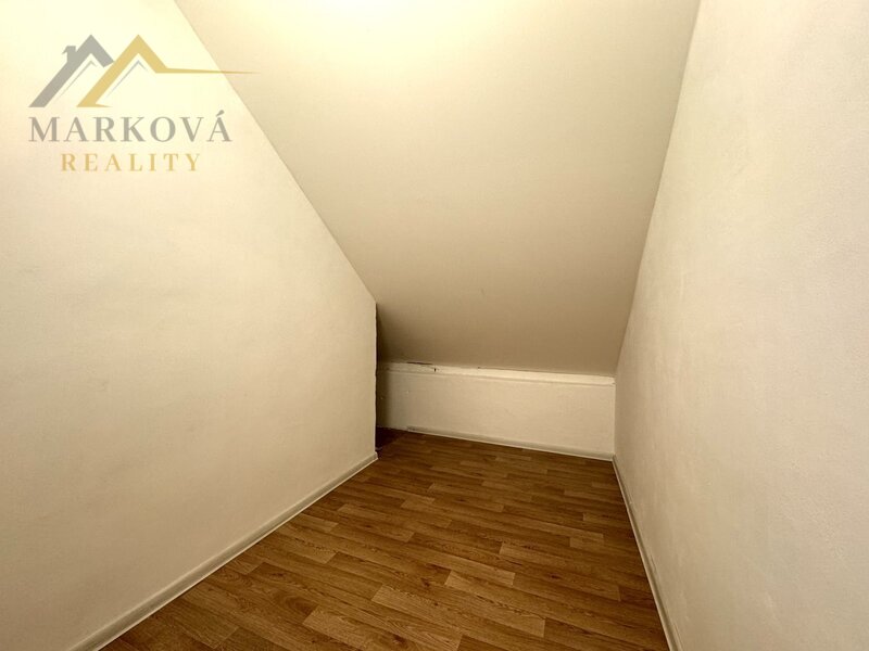 Prodej bytu 2+kk se šatnou, s balkonem a vlastní zahradou – Čížkrajice