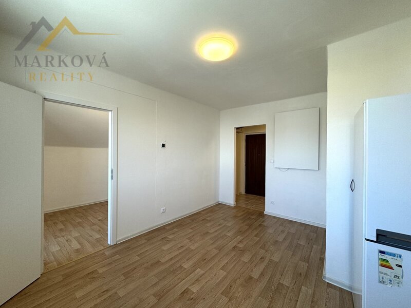 Prodej bytu 2+kk se šatnou, s balkonem a vlastní zahradou – Čížkrajice