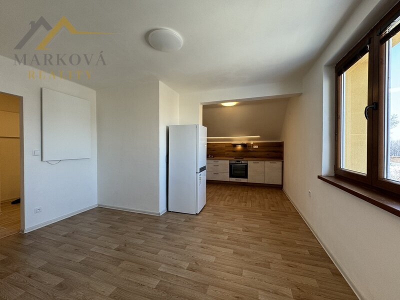 Prodej bytu 2+kk se šatnou, s balkonem a vlastní zahradou – Čížkrajice