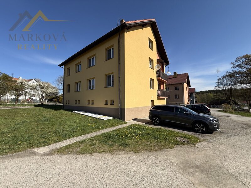 Prodej bytu 2+kk se šatnou, s balkonem a vlastní zahradou – Čížkrajice