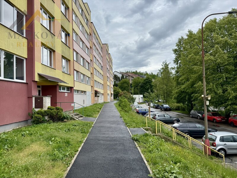 Pronájem bytu 2+kk, 42,8 m² – Český Krumlov, sídliště Plešivec