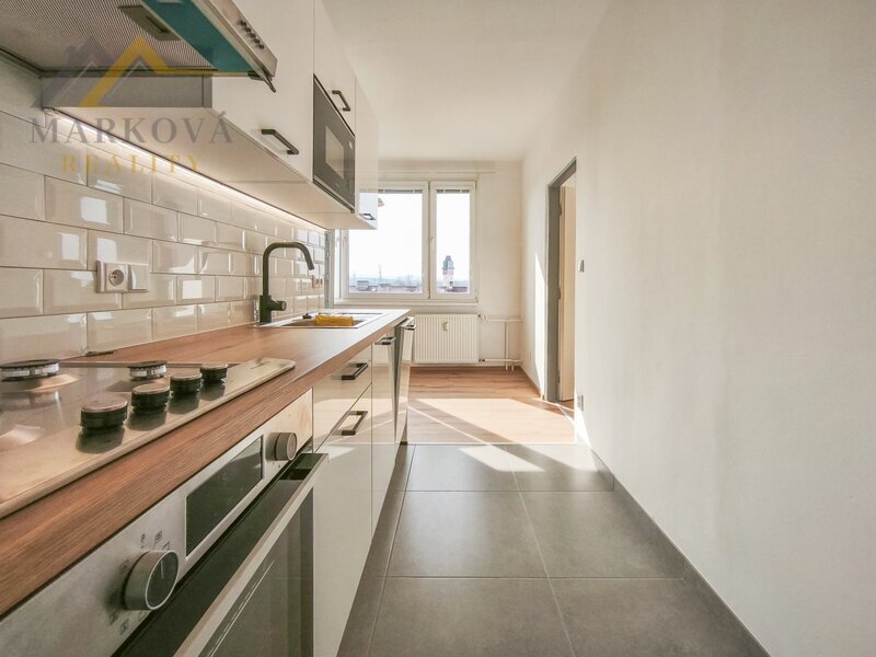 Pronájem krásného bytu 3+1 s balkonem a šatnou po kompletní rekonstrukci, Mánesova – České Budějovic