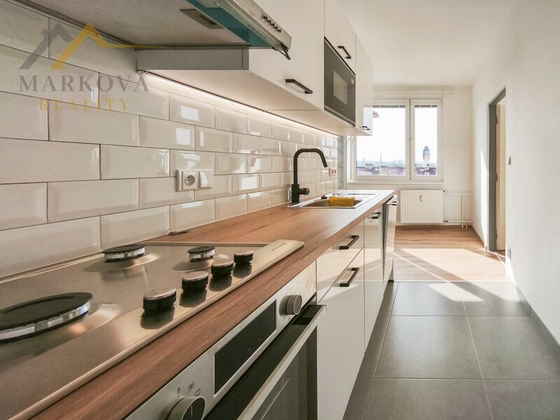 Pronájem krásného bytu 3+1 s balkonem a šatnou po kompletní rekonstrukci, Mánesova – České Budějovic