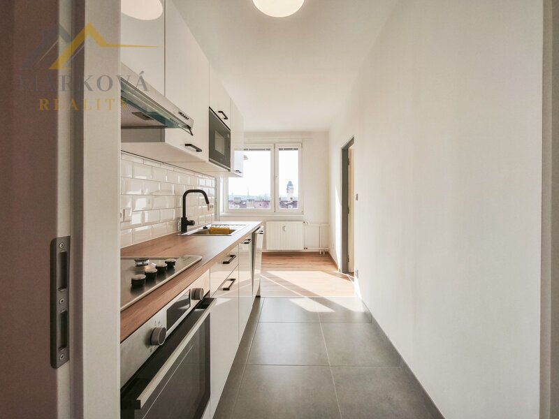 Pronájem krásného bytu 3+1 s balkonem a šatnou po kompletní rekonstrukci, Mánesova – České Budějovic