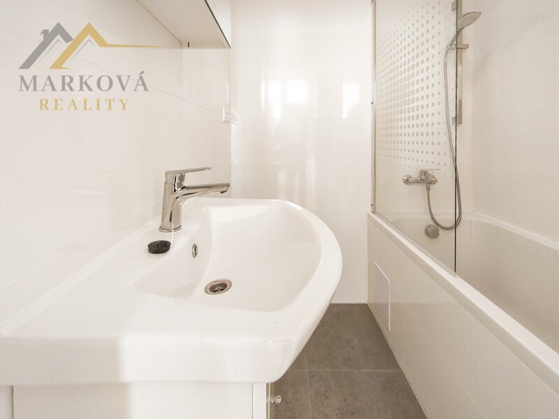 Pronájem krásného bytu 3+1 s balkonem a šatnou po kompletní rekonstrukci, Mánesova – České Budějovic