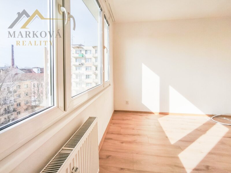 Pronájem krásného bytu 3+1 s balkonem a šatnou po kompletní rekonstrukci, Mánesova – České Budějovic