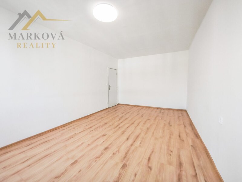 Pronájem krásného bytu 3+1 s balkonem a šatnou po kompletní rekonstrukci, Mánesova – České Budějovic